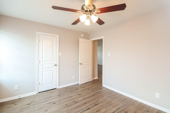 Building Photo - 2302 Thunderbolt Peak Dr