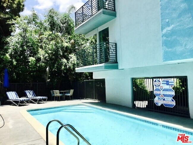 Building Photo - 1920 Hillcrest Rd