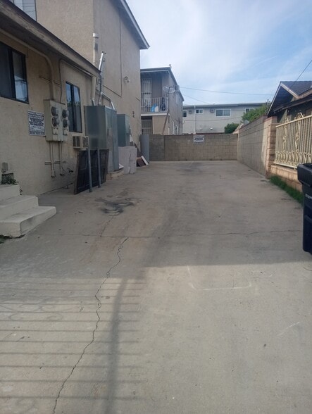 Building Photo - 11617 Archwood St