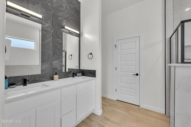Building Photo - 7424 Rio Rimac Dr