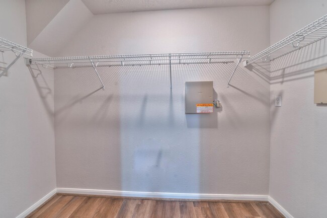 Building Photo - 3662 Fuller Bluff Dr