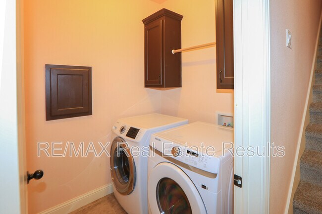 Building Photo - 2202 SW Tupelo Ave