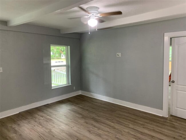 Building Photo - 1411 Miles St