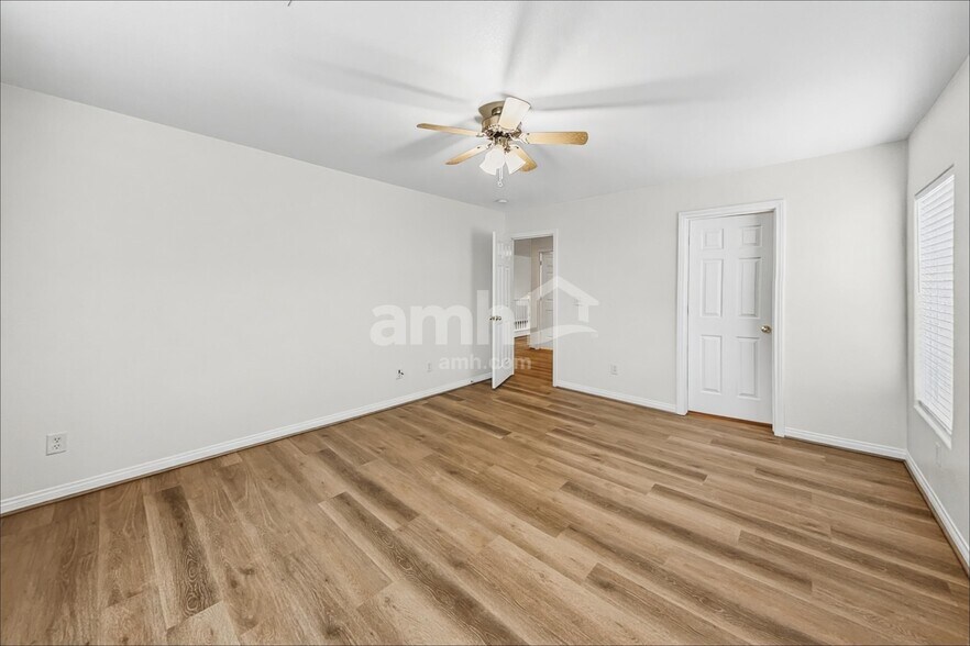 Building Photo - 10432 Wellington Manor Ave