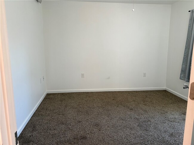 Building Photo - 10647 Pinewood Ave