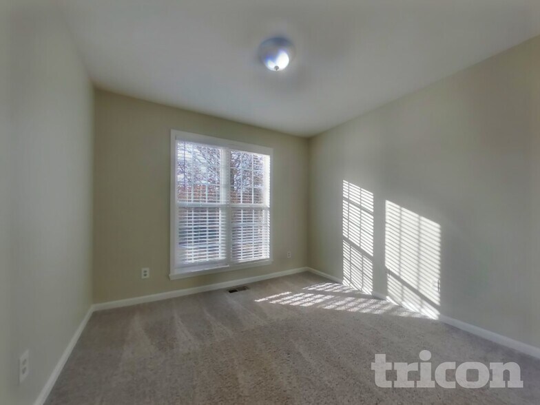 Building Photo - 125 Palm Lake Dr