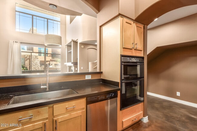 Building Photo - 14450 N Thompson Peak Pkwy