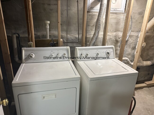 Building Photo - 124 Leo Ave