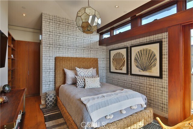 Building Photo - 3124 The Strand