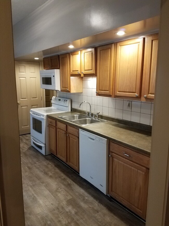 Building Photo - 22 Tracy St