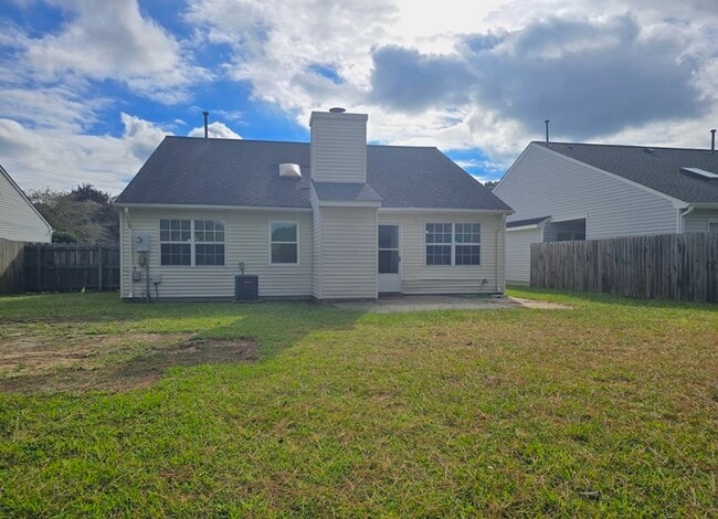 Building Photo - BEAUTIFUL 3-BED, 2-BATH HOME ON THE LAKE I...