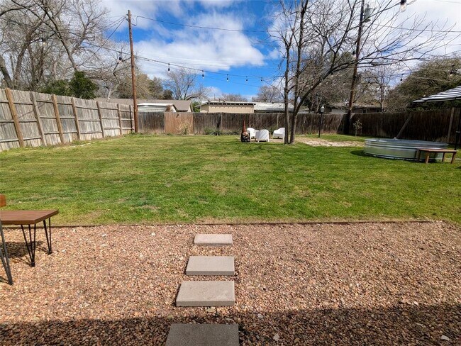 Building Photo - 1510 Glencrest Dr