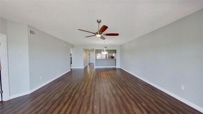 Building Photo - 6495 Shoreline Dr
