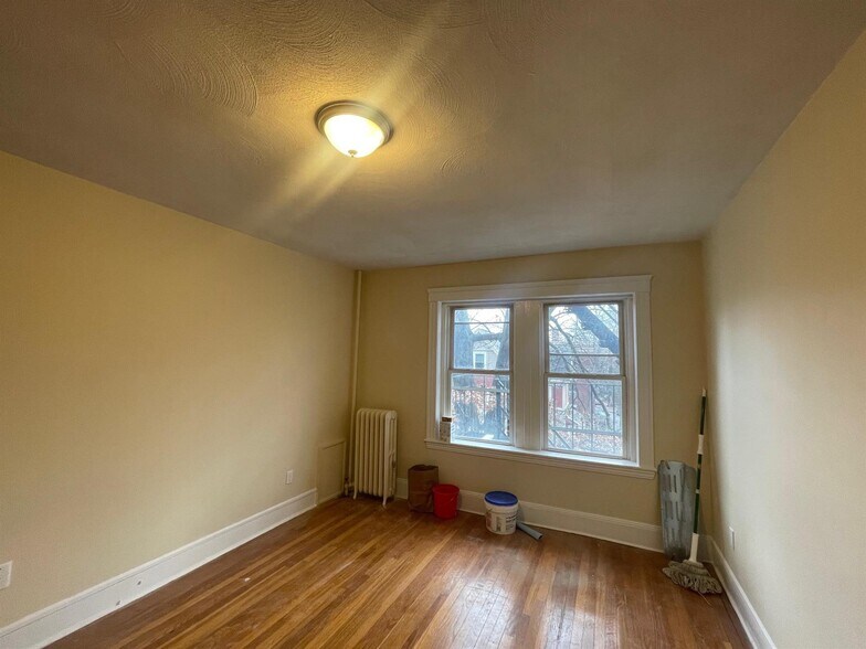Building Photo - 14 Linnaean St