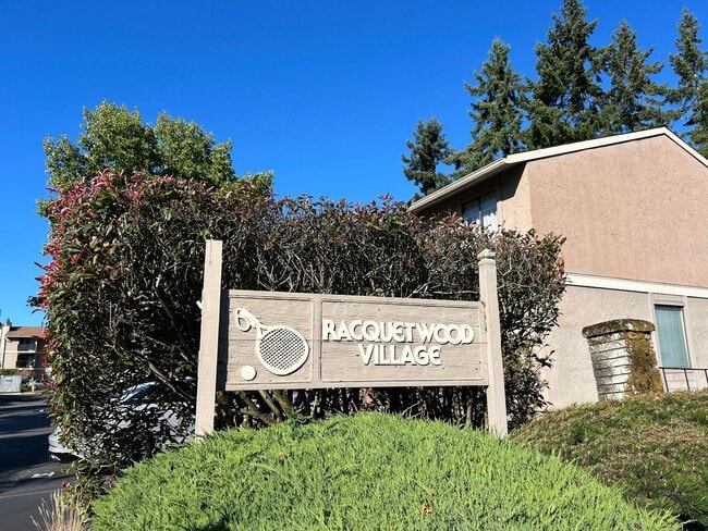 Building Photo - Fantastic 2 bed 1.5 bath townhome in Lynnw...