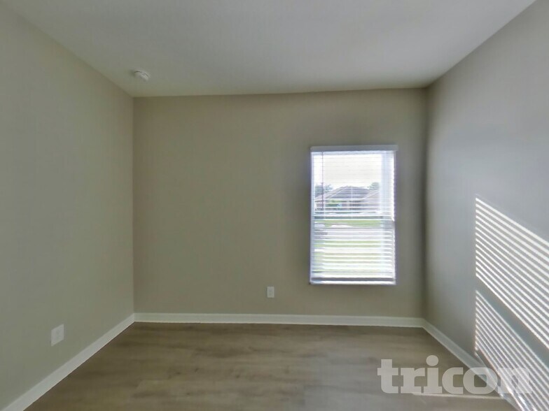Building Photo - 2800 Glendive Dr