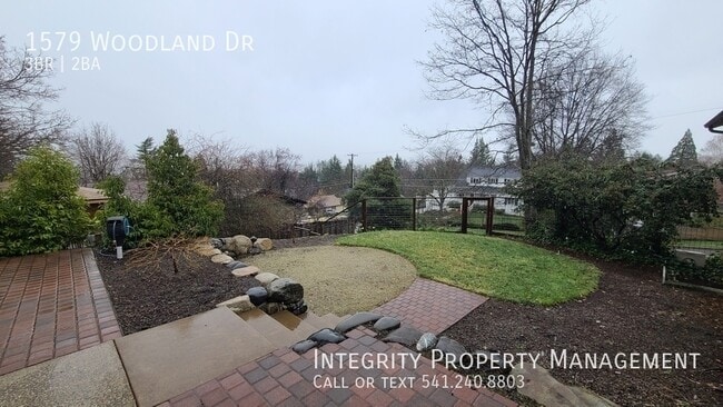 Building Photo - 1579 Woodland Dr