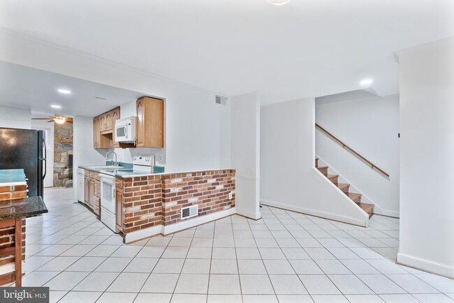 Building Photo - 9652 Marston Ln