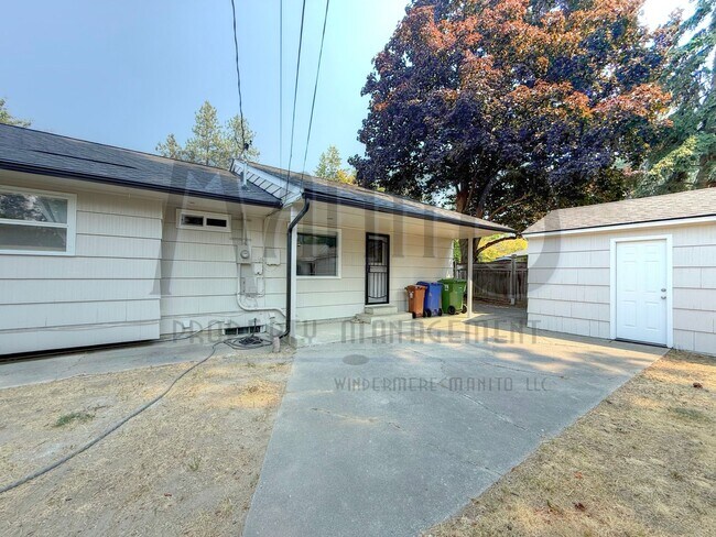 Building Photo - 1324 E 43rd Ave