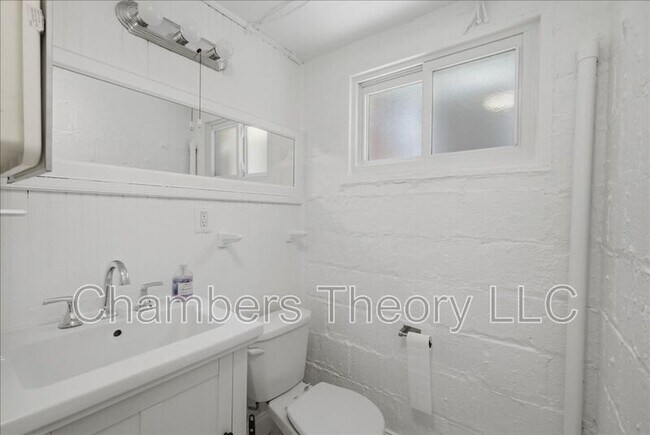 Building Photo - 2230 Observatory Pl NW