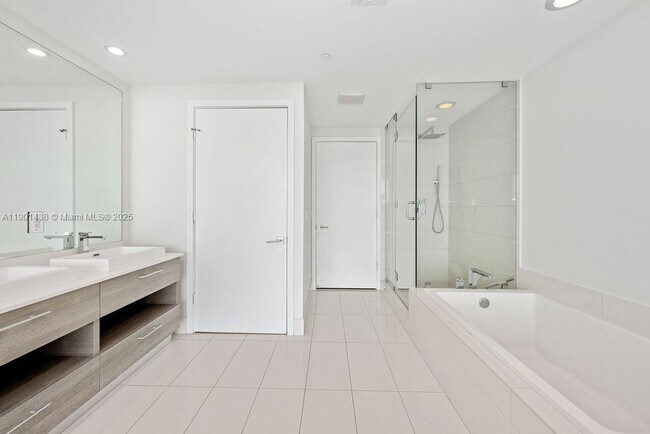 Building Photo - 650 NE 32nd St