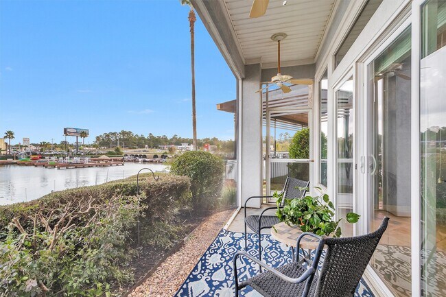 Building Photo - 168 Lake Point Blvd