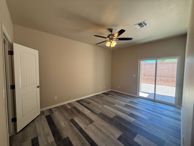 Building Photo - 3277 Tierra del Sol Dr