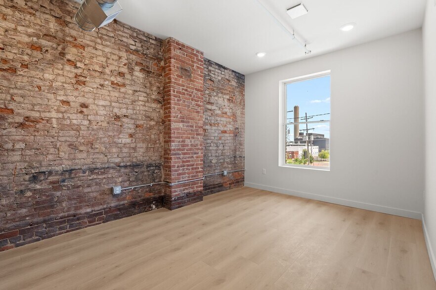 Building Photo - 266 E Michigan Ave