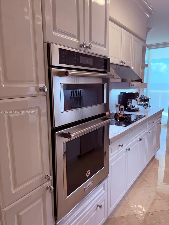 Building Photo - 4779 Collins Ave