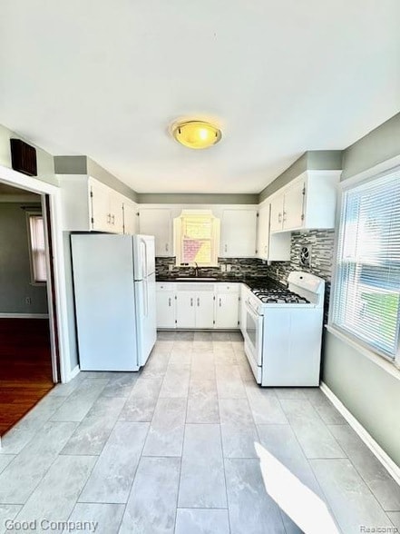 Building Photo - 319 S Pleasant St