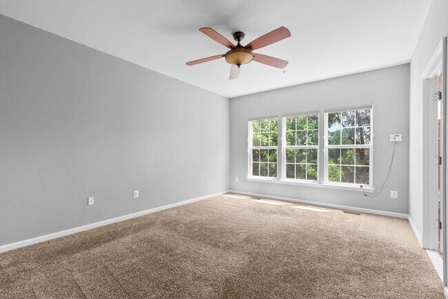 Building Photo - 3 Bedroom 3.5 Bathroom - Wheaton Townhouse...