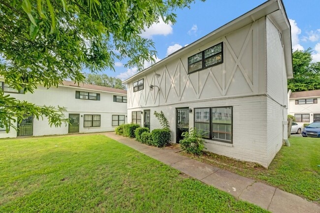 Building Photo - 674 Hobbs Dr