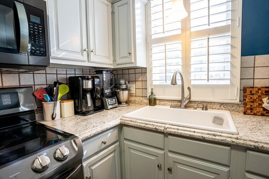 Kitchen 4 - 244 S Cedar St