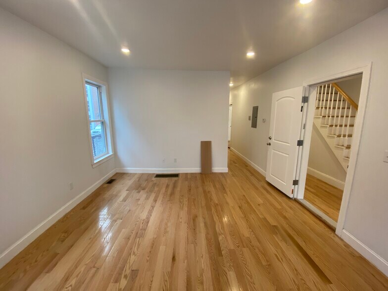 Building Photo - 145 Prospect St