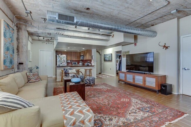 Building Photo - 1209 N Harvey Ave