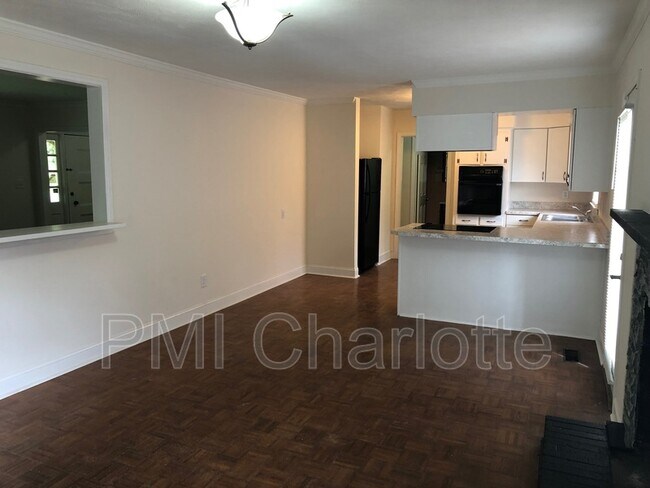 Building Photo - 128 Woodlynn Dr