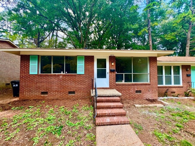 Building Photo - 3201 Erskine Dr