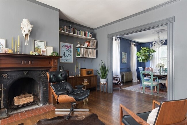 Building Photo - 198 Byron St