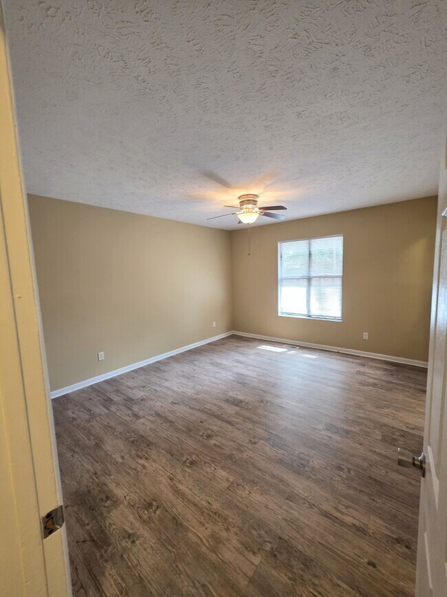 Building Photo - Charming 3-Bedroom, 2-Bath Brick Home with Updated Interiors & Fenced Yard