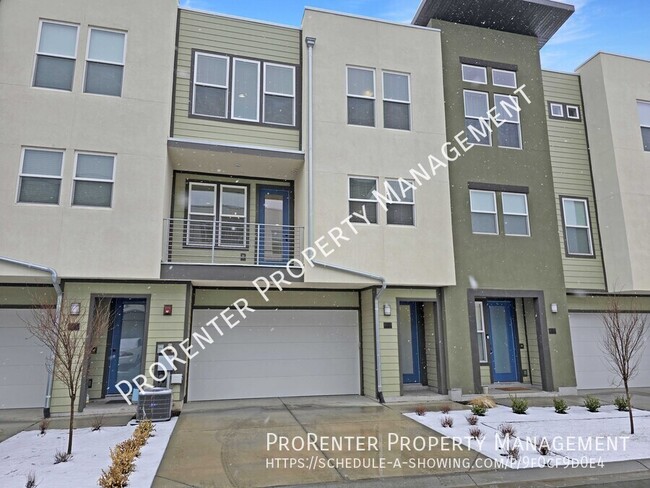 Primary Photo - Like New 2 Bed, 2.5 Bath Townhome