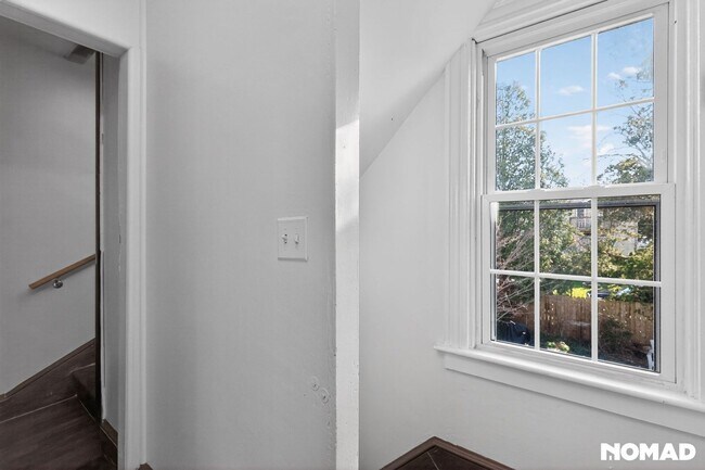 Building Photo - 21 Hall Ave