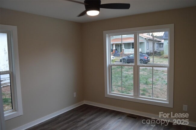 Building Photo - 620 W Bell St