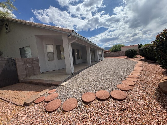 Building Photo - 3829 Camino del Vara