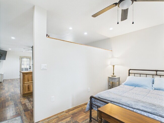 Building Photo - "Charming Furnished 1/1 in Stonewall, TX"