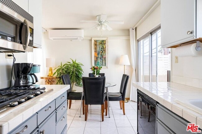 Building Photo - 1418 Stanford St