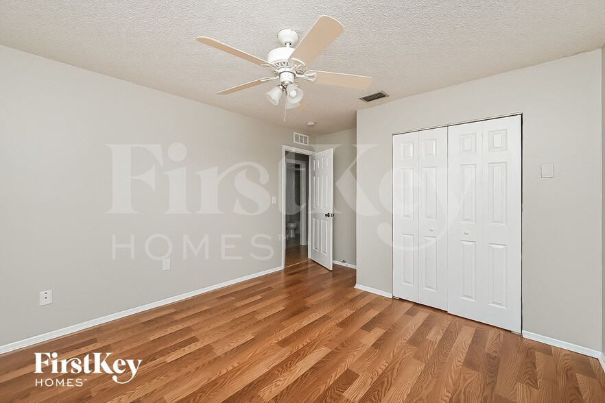 Building Photo - 6222 Palmview Ct