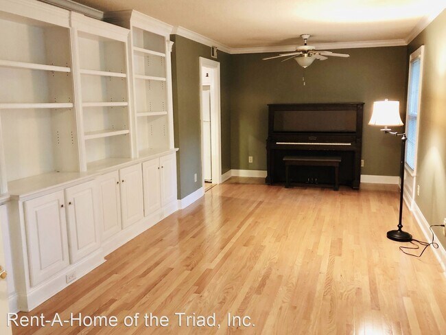 Building Photo - 3 br, 2 bath House - 4710 Beechcroft Drive