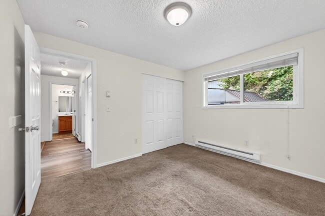 Building Photo - Cute 2 bedroom Near Downtown Tacoma & I-5