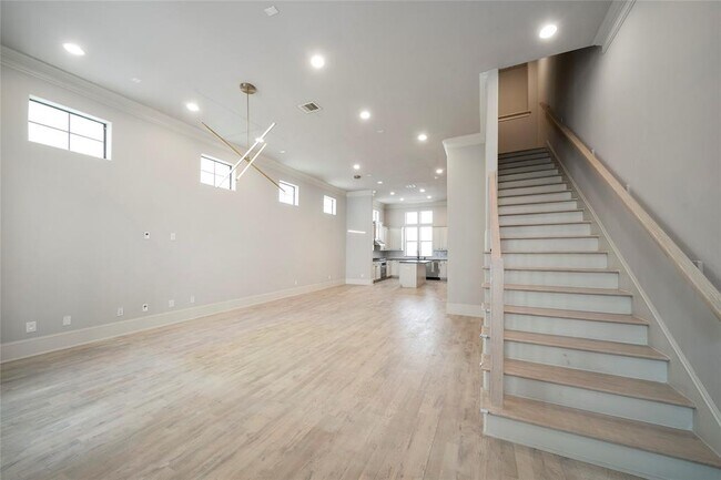Building Photo - 409 W 17th St