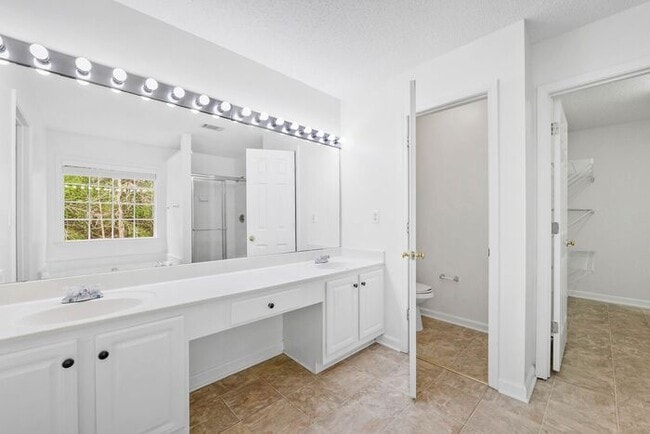 Building Photo - 5840 Haterleigh Dr